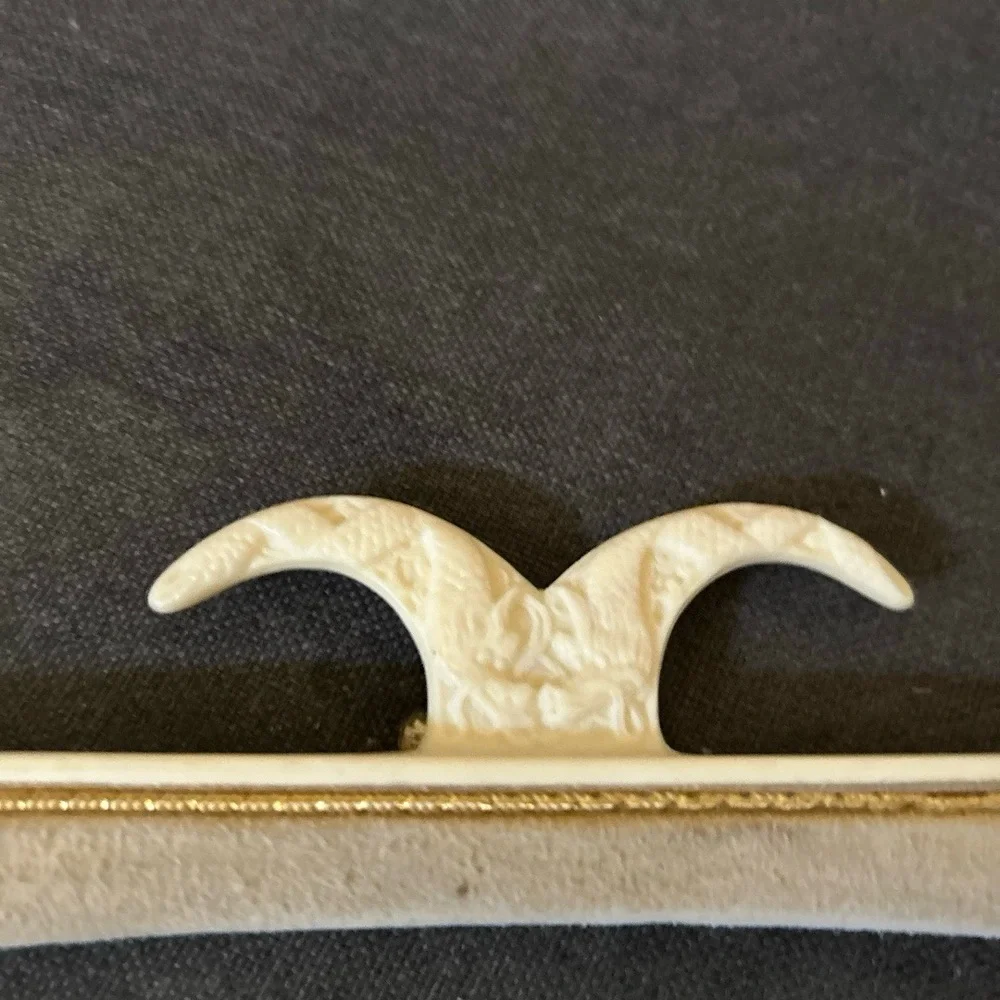 Vintage Beige Gold Flocked‎ Specialty Hanger Non-Slip Decorative Unique